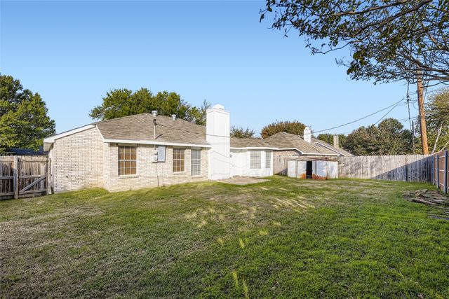 6609 Pecanwood Drive, Arlington, TX 76001