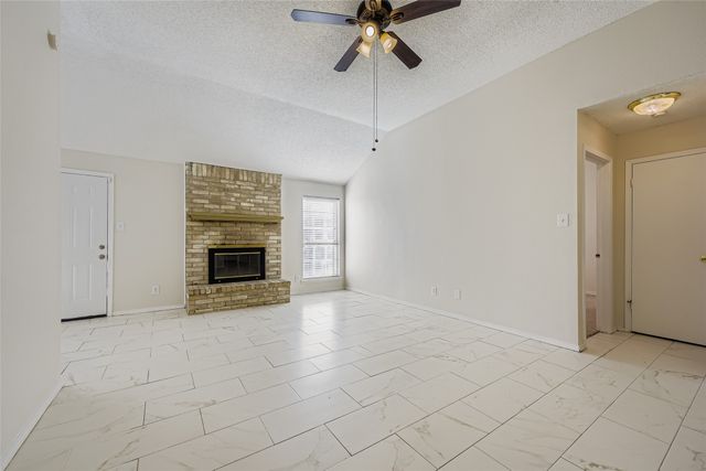 6609 Pecanwood Drive, Arlington, TX 76001