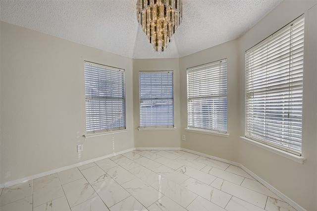 6609 Pecanwood Drive, Arlington, TX 76001