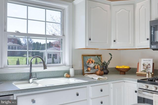 1790 HERMAN DR, York, PA 17408