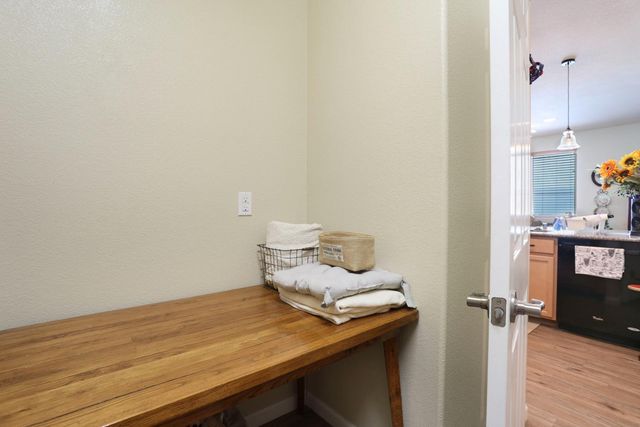 1346 E Chestnut Hill Dr, Manteca, CA 95336