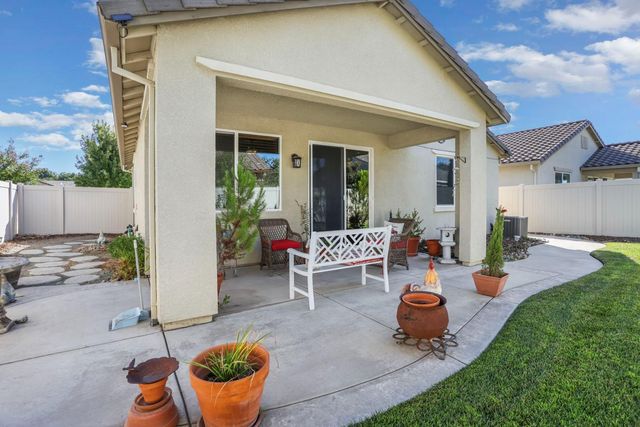 1346 E Chestnut Hill Dr, Manteca, CA 95336