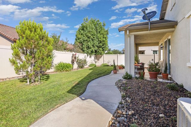 1346 E Chestnut Hill Dr, Manteca, CA 95336