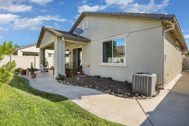 1346 E Chestnut Hill Dr, Manteca, CA 95336