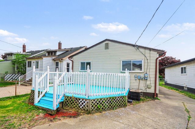 22844 Hillock Avenue, Warren, MI 48089