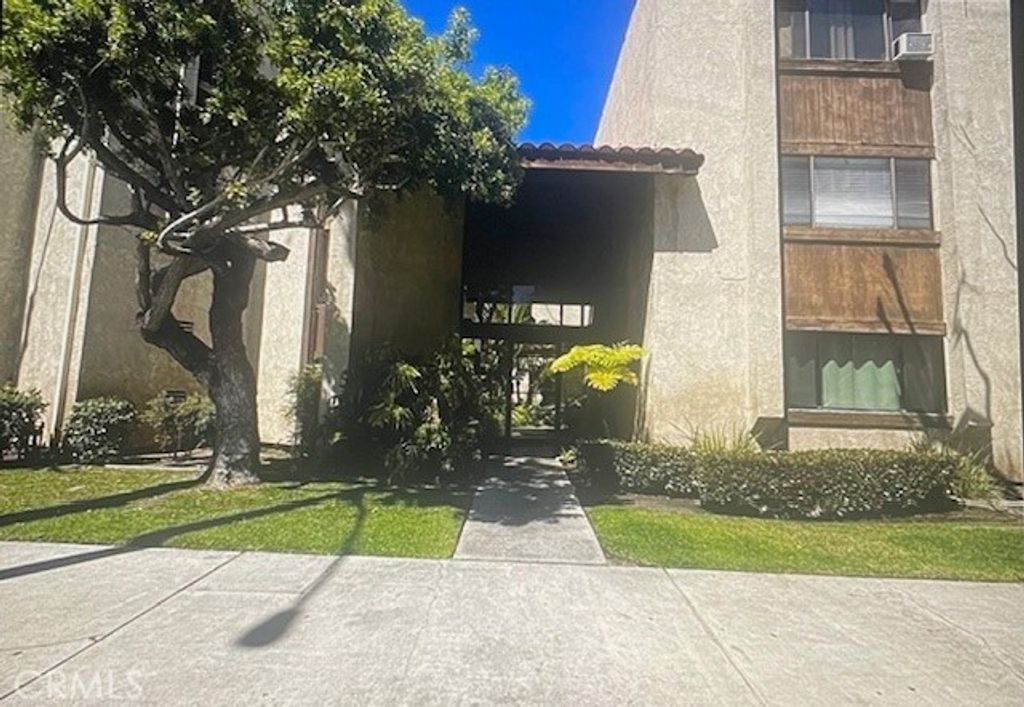 1203 E San Antonio Drive 201, Long Beach, CA 90807