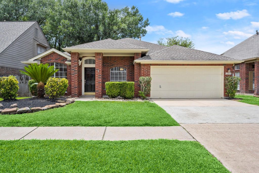 16014 Lakestone Drive, Tomball, TX 77377