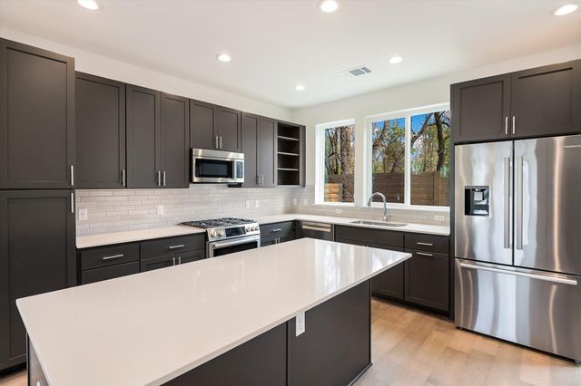 2211 E M Franklin Ave 22, Austin, TX 78723
