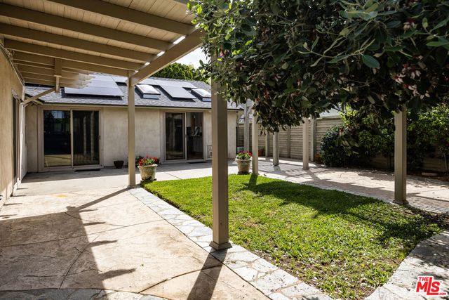 8131 Bianca Avenue, Northridge, CA 91325