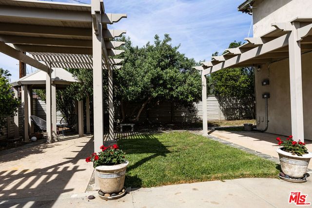 8131 Bianca Avenue, Northridge, CA 91325