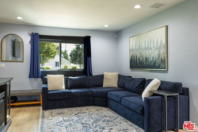 8131 Bianca Avenue, Northridge, CA 91325