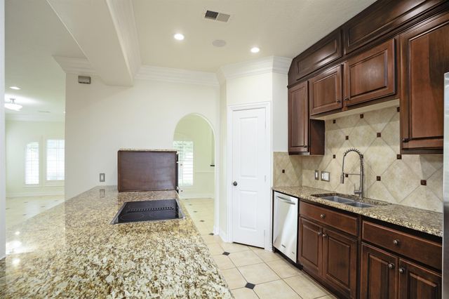 2043 Palm Forest Lane, Houston, TX 77077