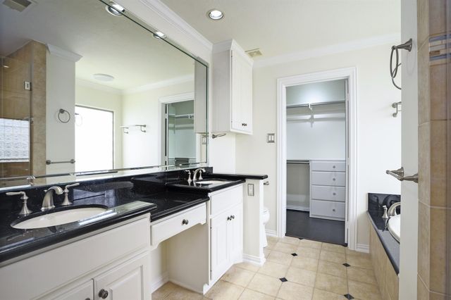 2043 Palm Forest Lane, Houston, TX 77077