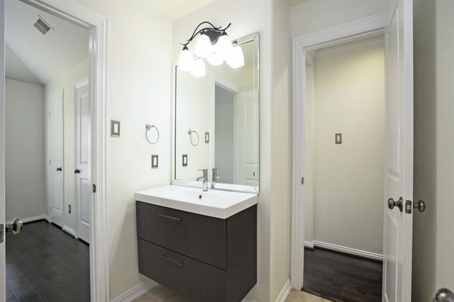 2043 Palm Forest Lane, Houston, TX 77077