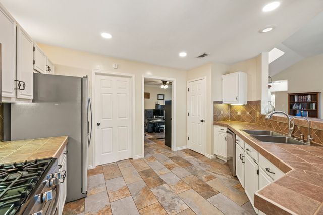 2845 White Oak Drive, Grand Prairie, TX 75052