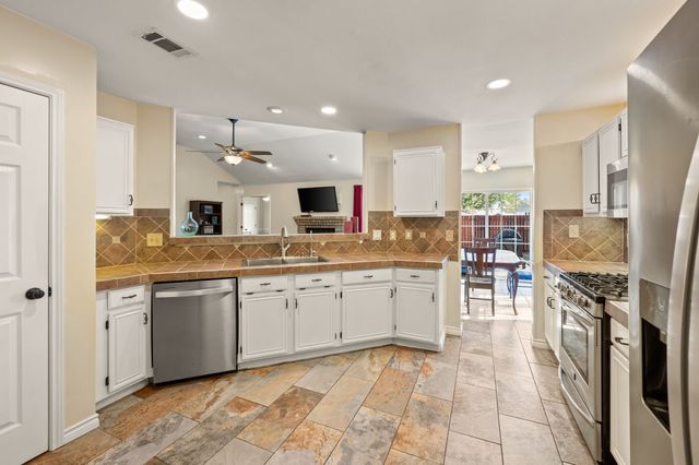 2845 White Oak Drive, Grand Prairie, TX 75052