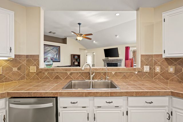 2845 White Oak Drive, Grand Prairie, TX 75052