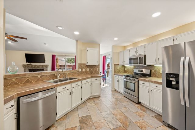 2845 White Oak Drive, Grand Prairie, TX 75052