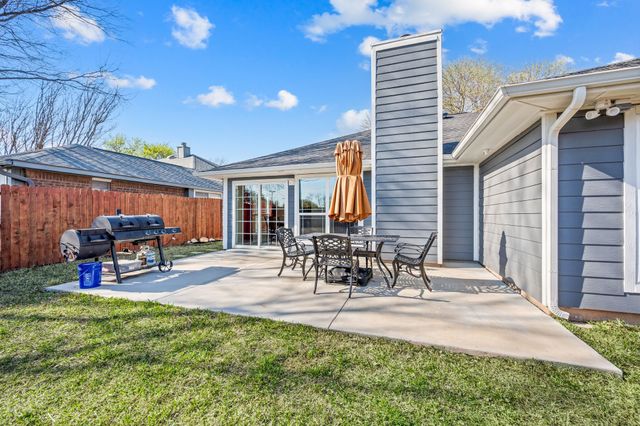 2845 White Oak Drive, Grand Prairie, TX 75052