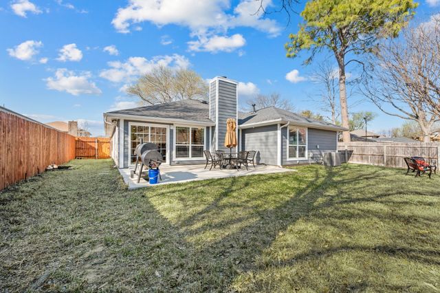 2845 White Oak Drive, Grand Prairie, TX 75052