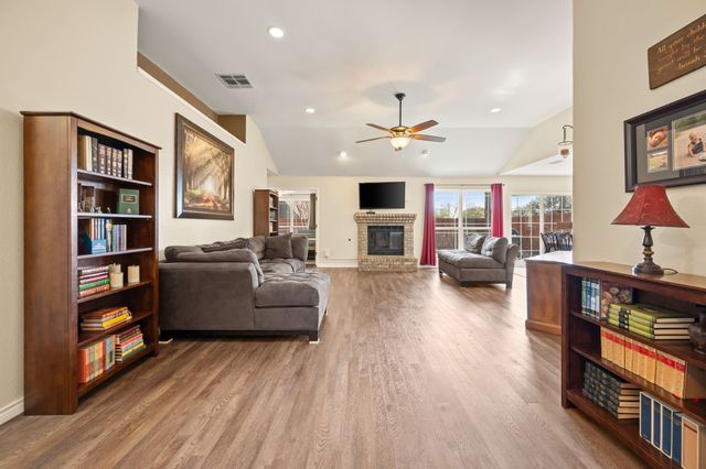 2845 White Oak Drive, Grand Prairie, TX 75052