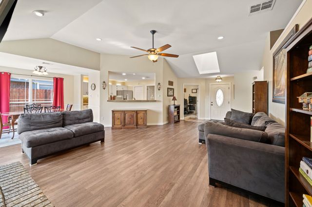 2845 White Oak Drive, Grand Prairie, TX 75052