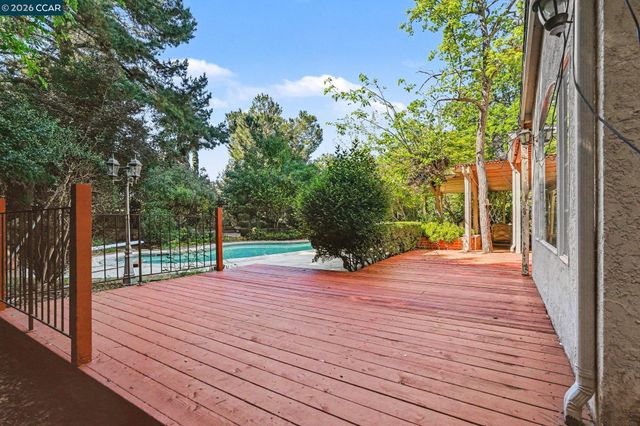 2030 Clearview Ct, Walnut Creek, CA 94598