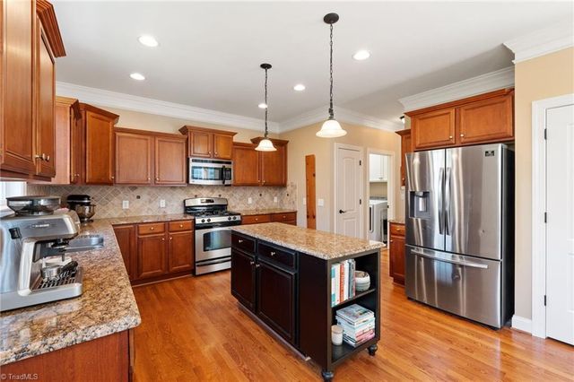 4391 Barrington Oaks Court, Clemmons, NC 27012