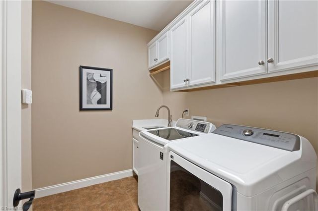 4391 Barrington Oaks Court, Clemmons, NC 27012