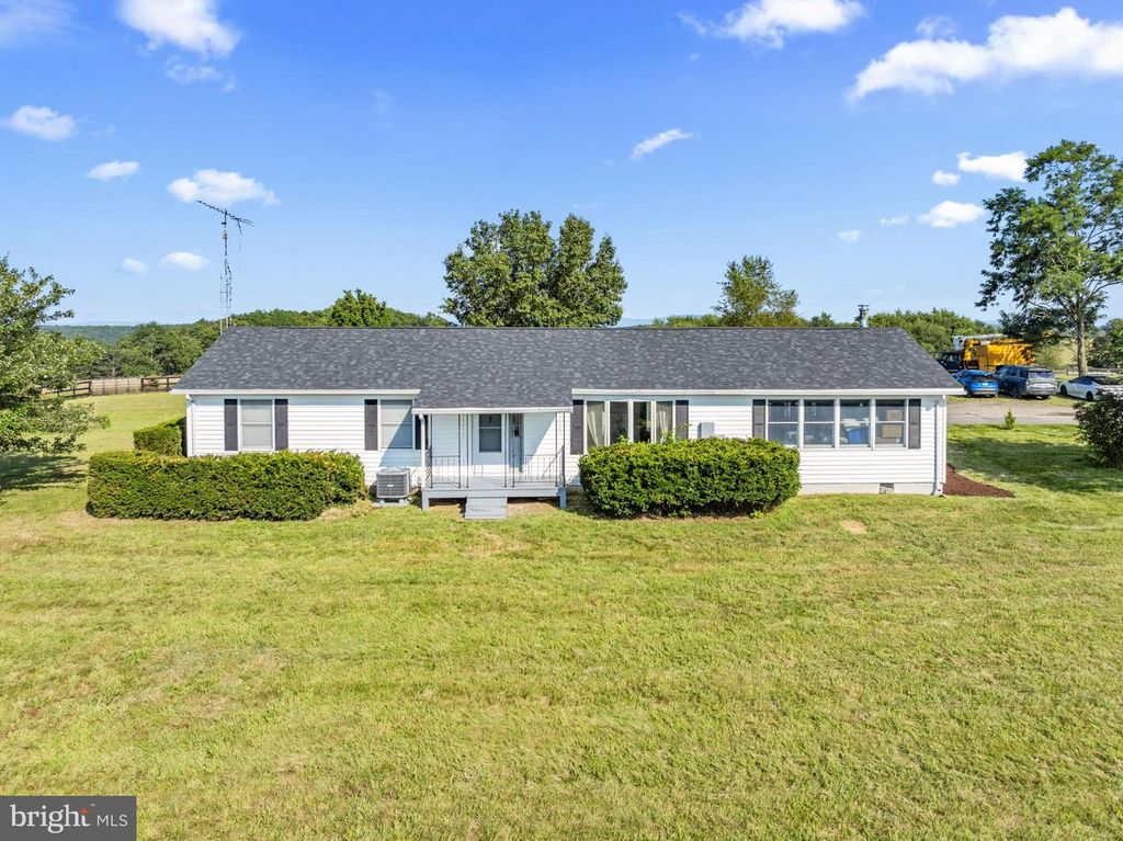 995 FORD HILL RD, Augusta, WV 26704