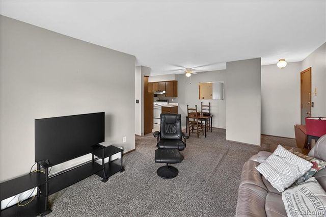 32095 Beaconsfield Street 29, Roseville, MI 48066