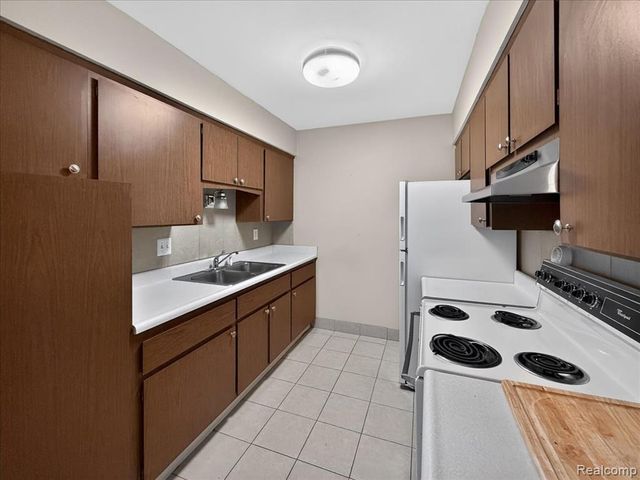 32095 Beaconsfield Street 29, Roseville, MI 48066