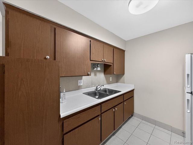 32095 Beaconsfield Street 29, Roseville, MI 48066