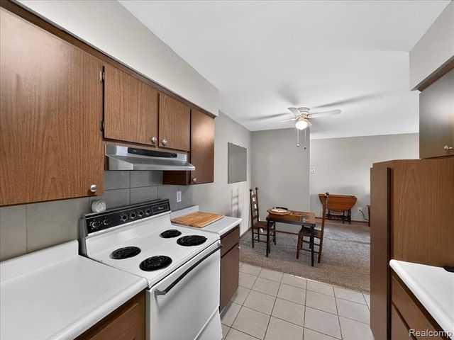 32095 Beaconsfield Street 29, Roseville, MI 48066