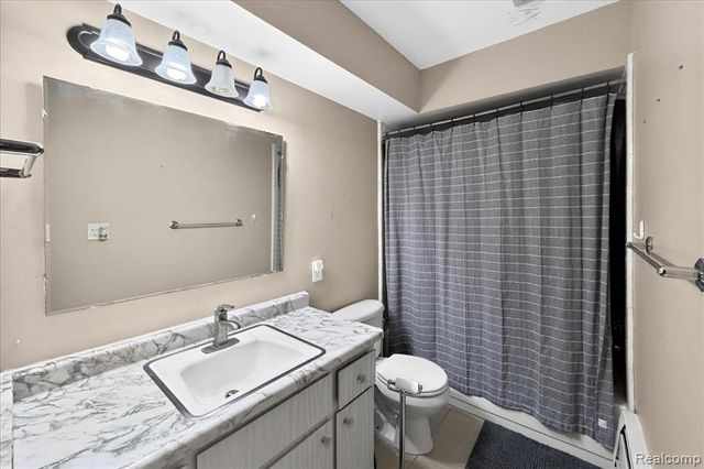 32095 Beaconsfield Street 29, Roseville, MI 48066
