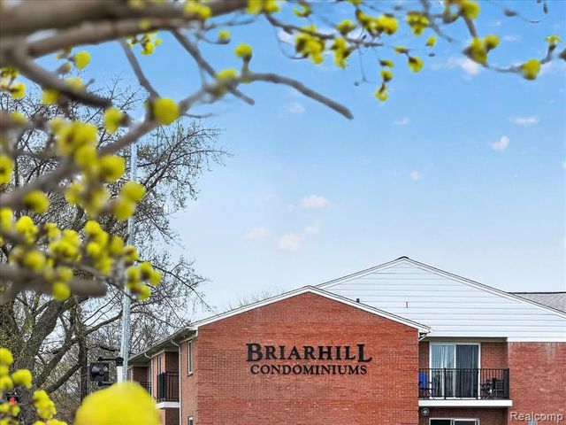 32095 Beaconsfield Street 29, Roseville, MI 48066