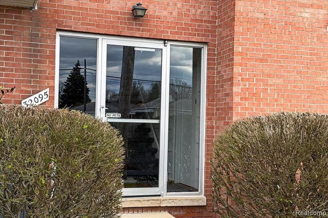 32095 Beaconsfield Street 29, Roseville, MI 48066