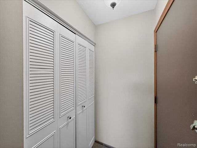 32095 Beaconsfield Street 29, Roseville, MI 48066