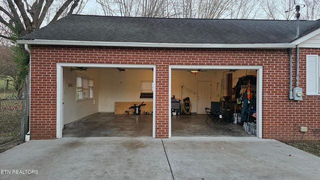 992 Walden Ridge Lane, Caryville, TN 37714