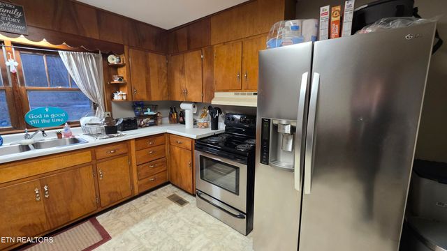 992 Walden Ridge Lane, Caryville, TN 37714