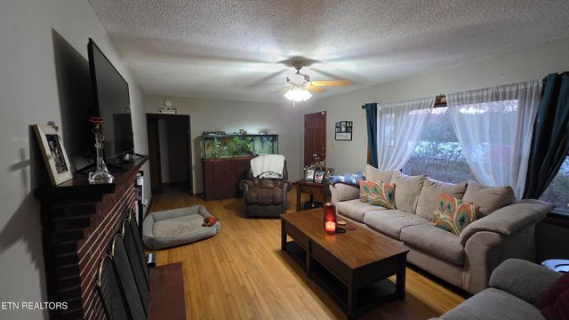 992 Walden Ridge Lane, Caryville, TN 37714