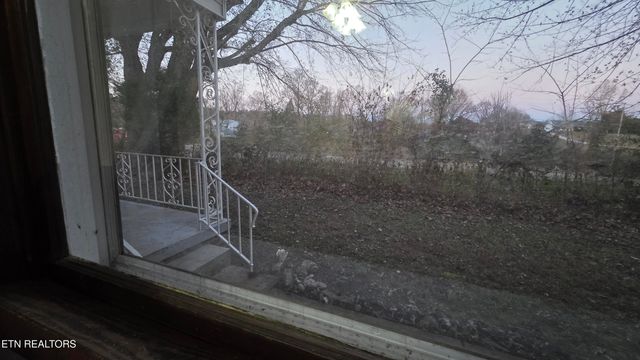 992 Walden Ridge Lane, Caryville, TN 37714