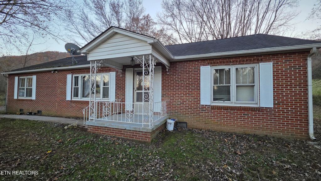 992 Walden Ridge Lane, Caryville, TN 37714