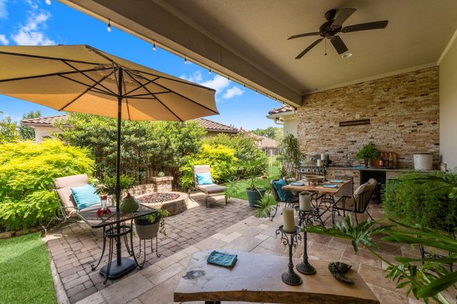 34 W Shadow Creek Villas Loop, Spring, TX 77389