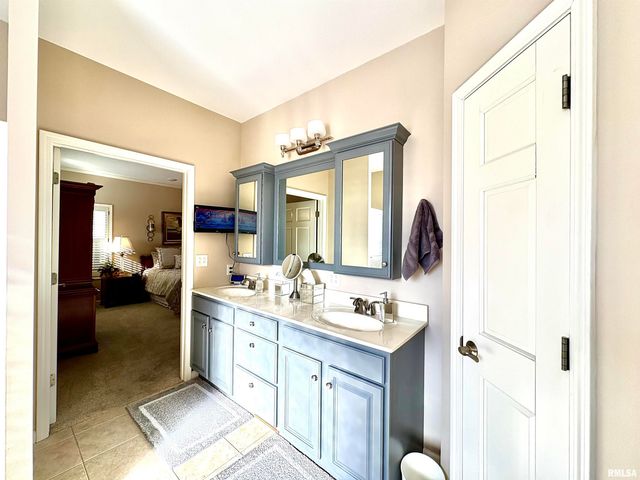 25 ELEANOR Lane, Jacksonville, IL 62650