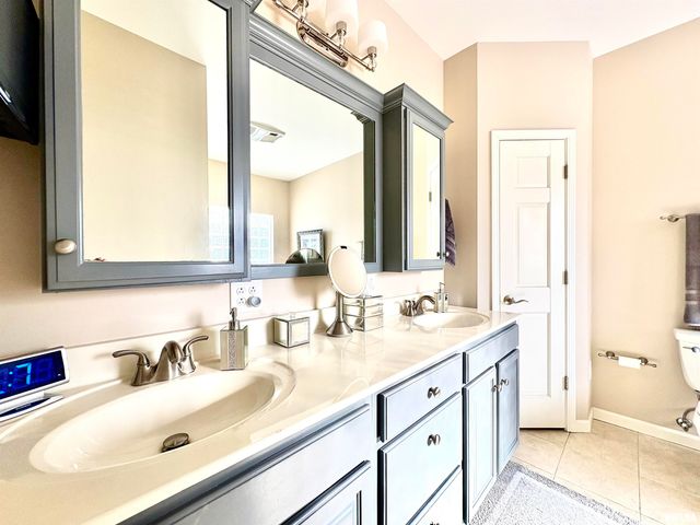 25 ELEANOR Lane, Jacksonville, IL 62650