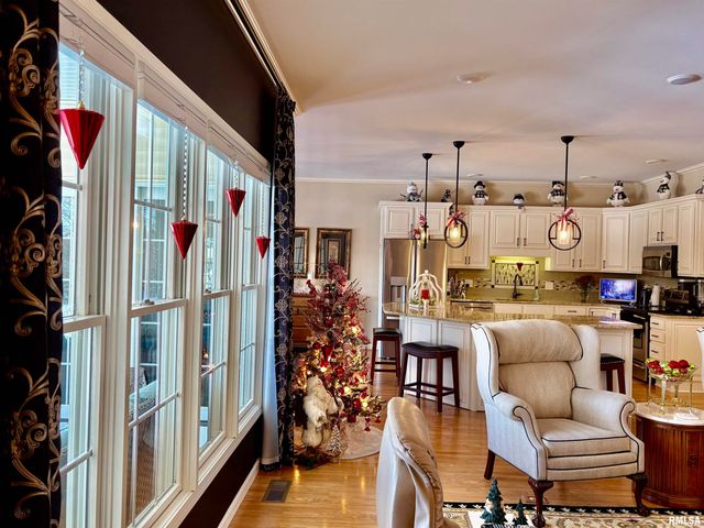 25 ELEANOR Lane, Jacksonville, IL 62650