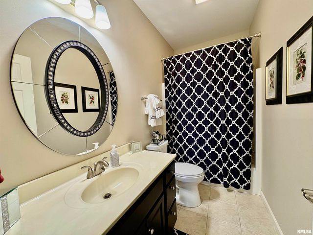 25 ELEANOR Lane, Jacksonville, IL 62650