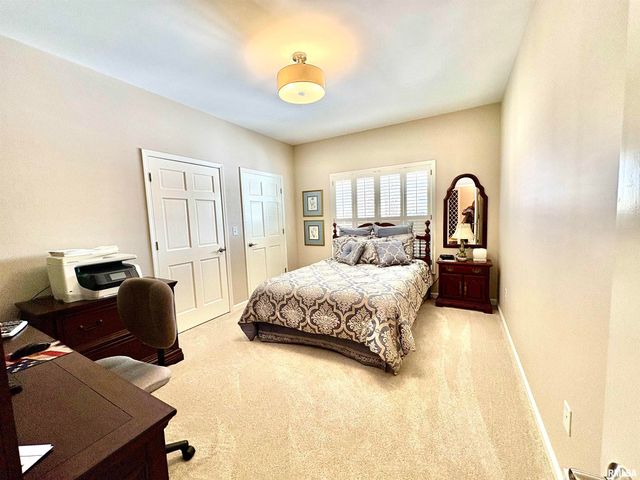 25 ELEANOR Lane, Jacksonville, IL 62650