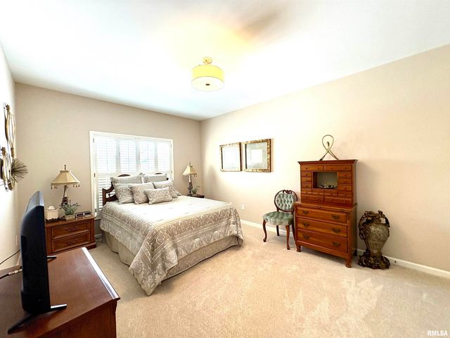 25 ELEANOR Lane, Jacksonville, IL 62650